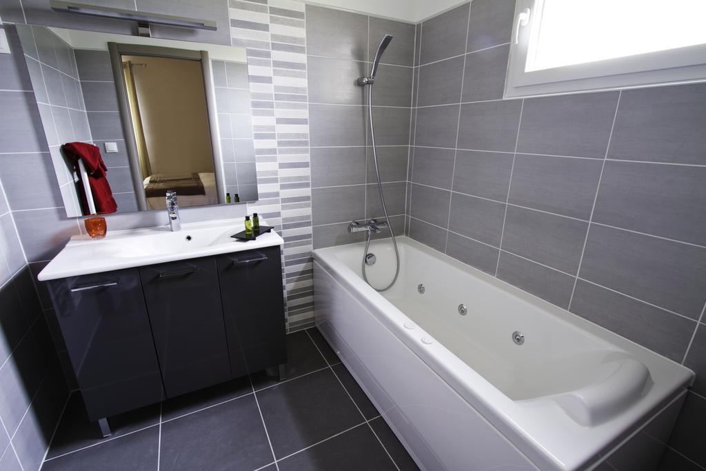 Hotel Les Petits Oreillers Saint-Martin-d'Ardeche Room photo